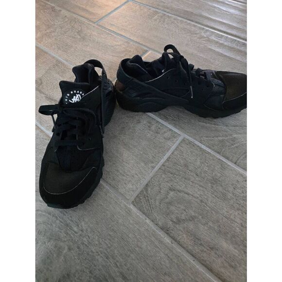 Nike Air Huarache Running Sneakers Black White 2020 Size 7 - Picture 1 of 8